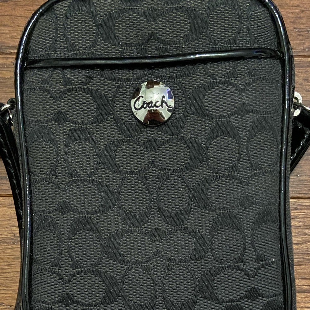 Coach Signature Multi Pouch - Picture 4 of 7